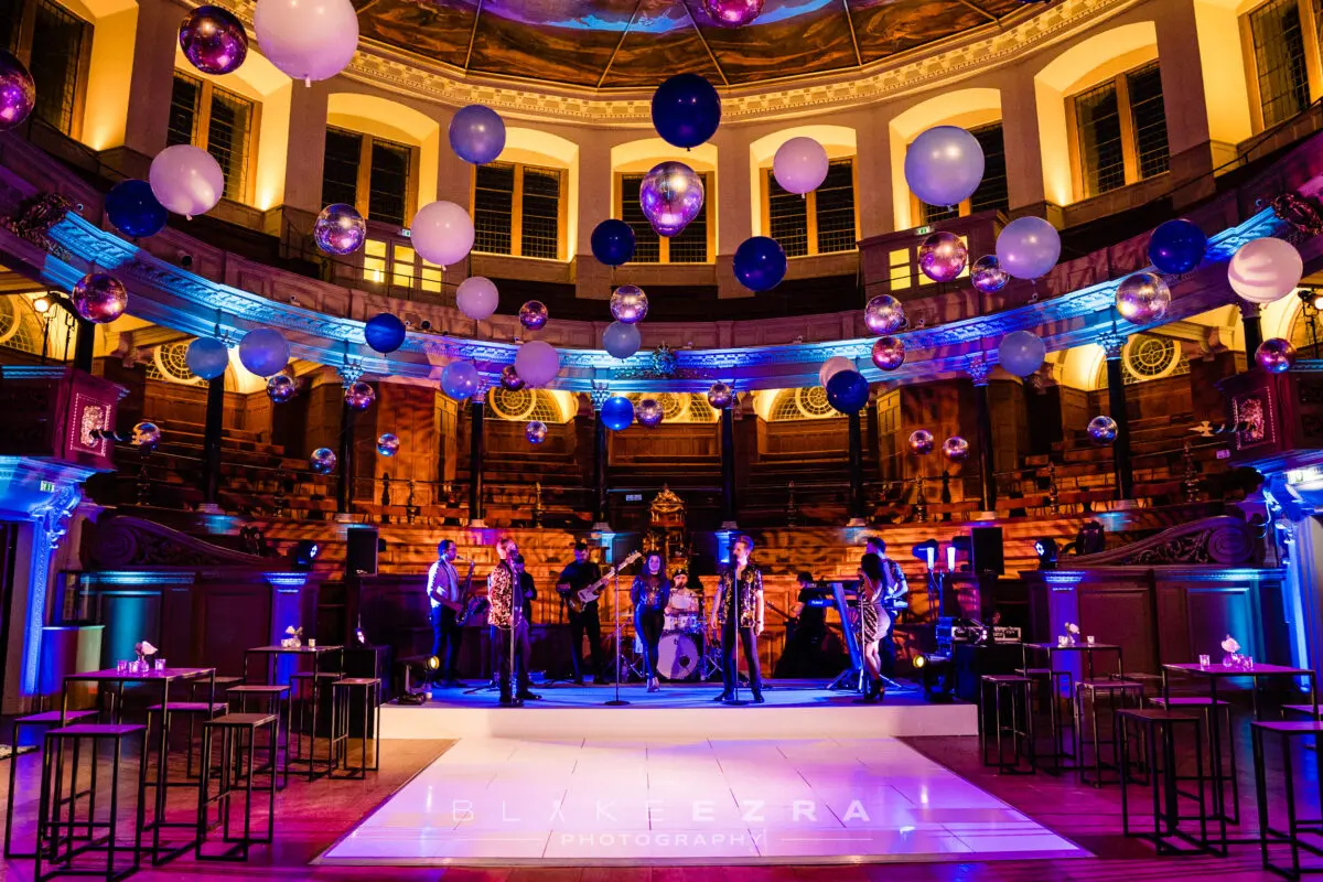 A Winter WEddign at Bodleian Libraries Hannah Hope Wedding planner