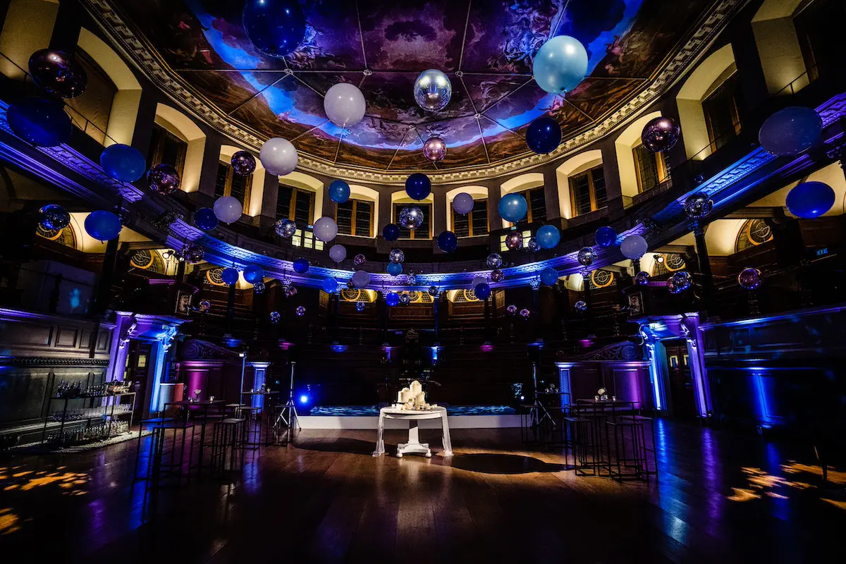 A Winter WEddign at Bodleian Libraries Hannah Hope Wedding planner