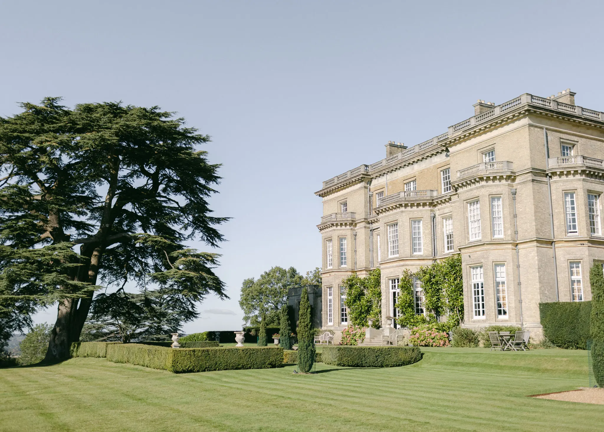 Side view or hedsor house - Buckinghamshire wedding