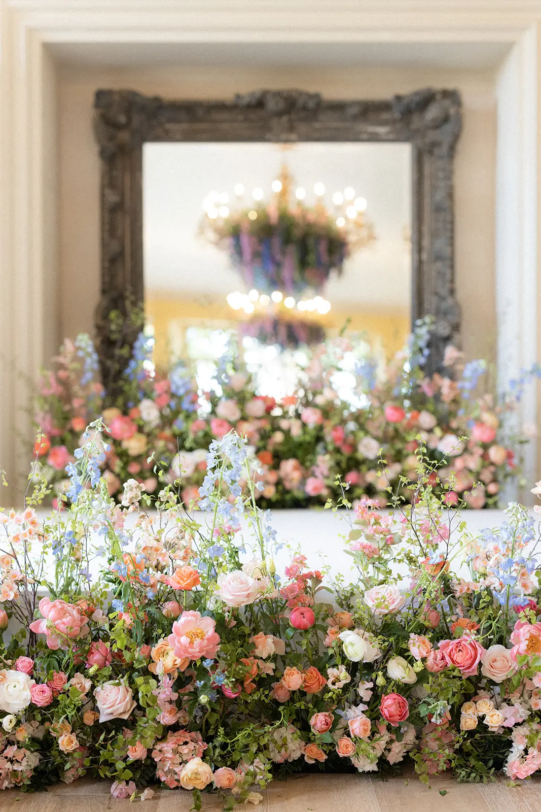 stage dressed in flowers - wedding designer