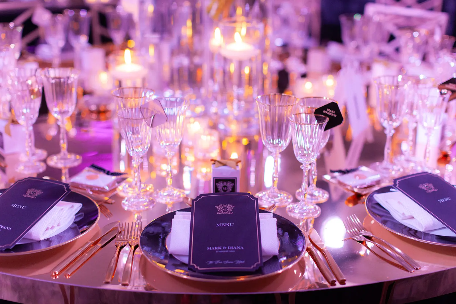 Gold mirrored table top with black and white table design | Art deco style | Luxury Event Planner