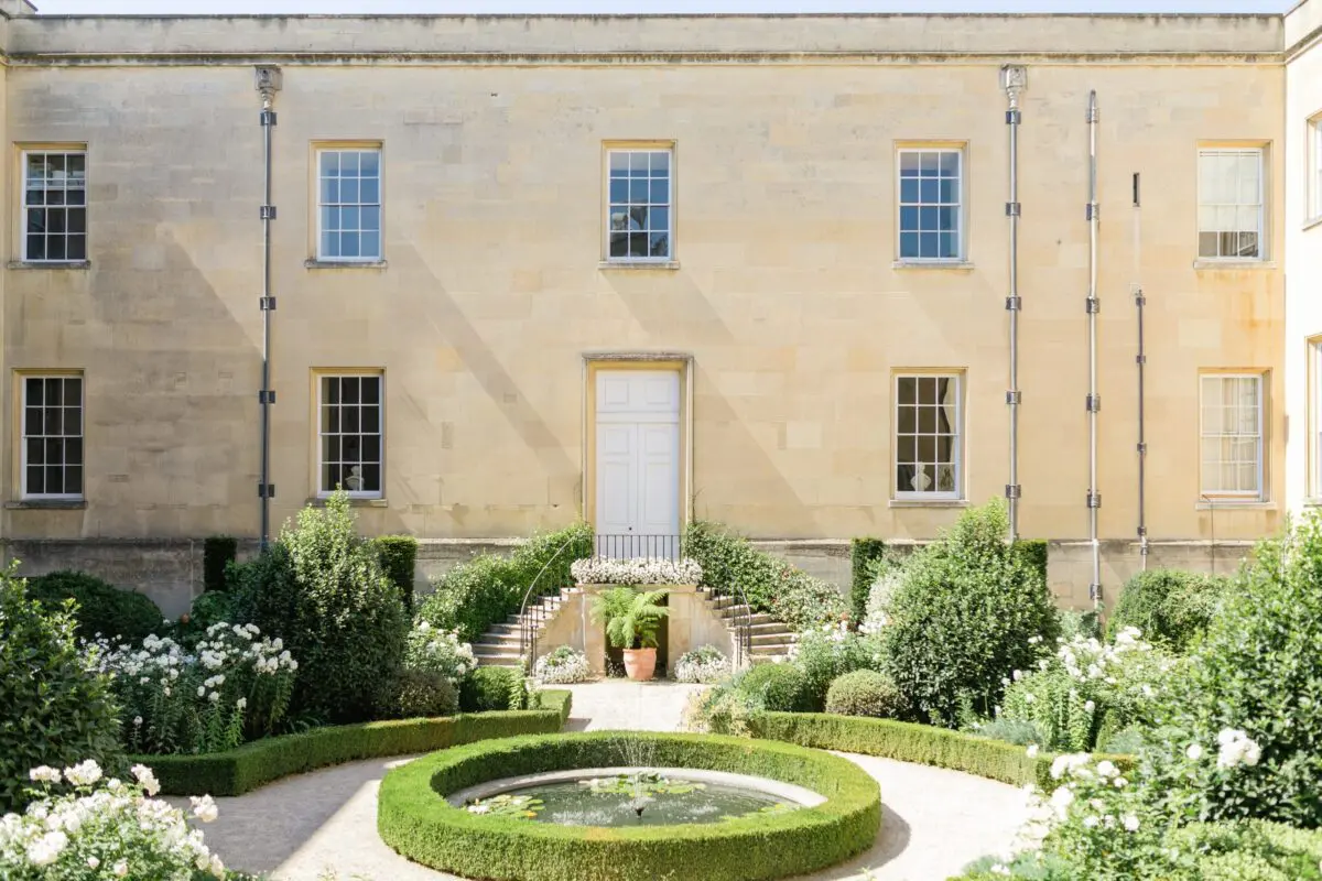 centre courtyard - Syon Park Wedding
